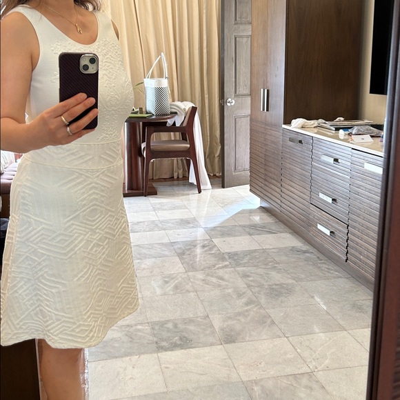 Dresses & Skirts - Elegant White Sleeveless Dress